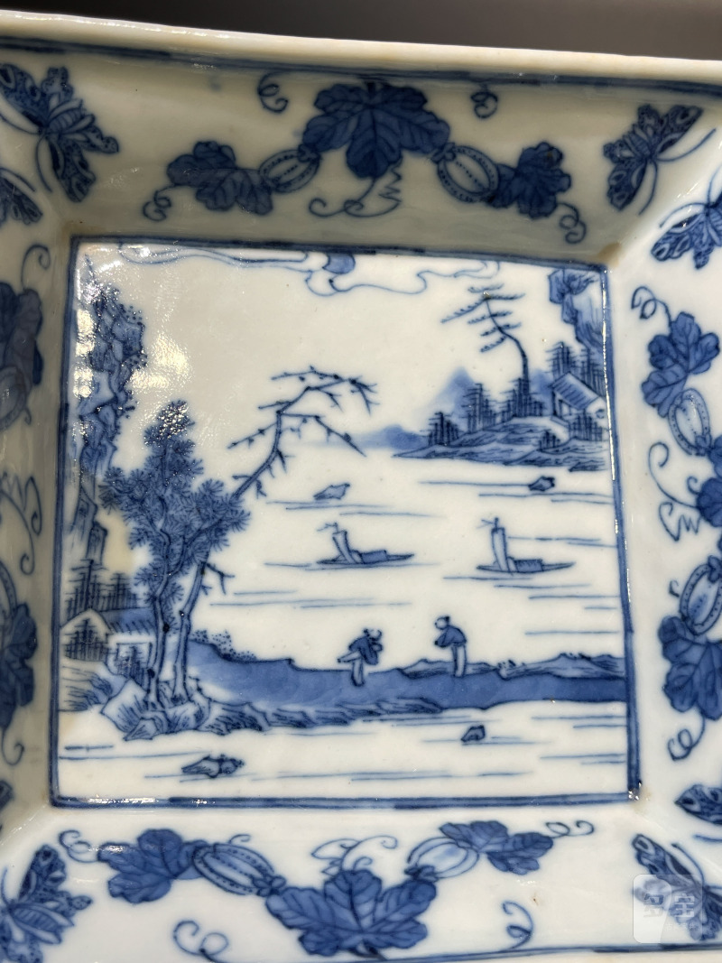 清嘉庆 青花山水人物图方盘 - 图4